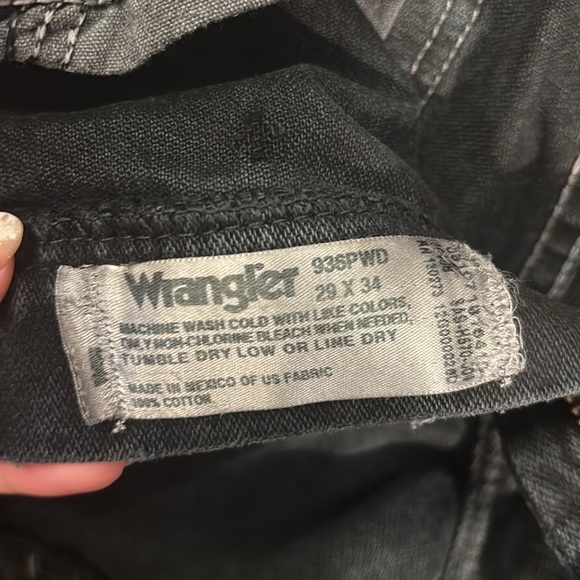 Wrangler Black Cut-Off Shorts Women’s Size 29 - Picture 4 of 5